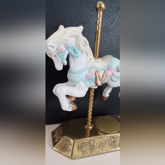 Elegant Horse Westminster Carousel Collection - Picture 2 of 3